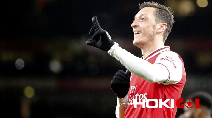 Mesut Ozil Disebut Siap Habiskan Kontrak di Arsenal